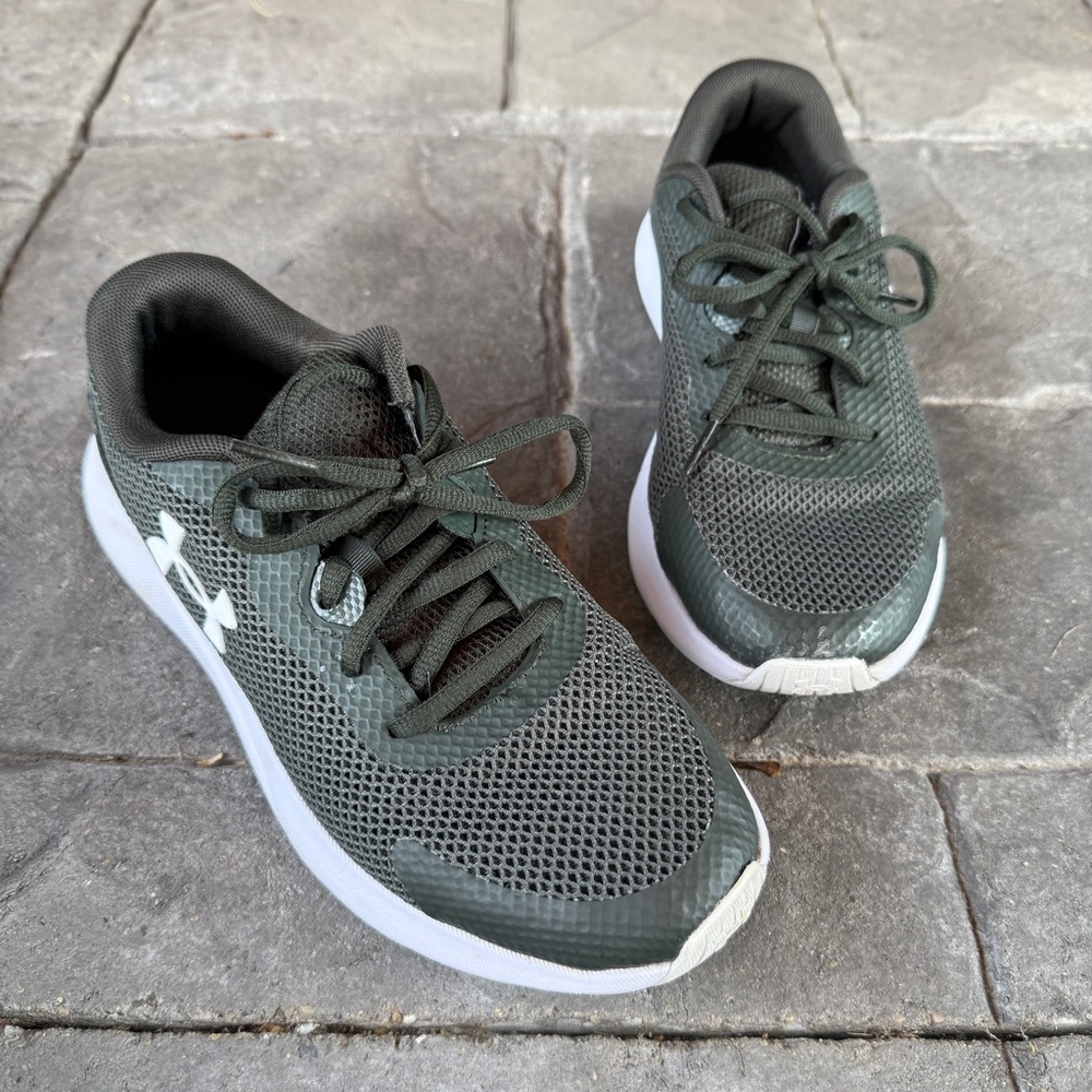 Under Armour Dark Gray Sneakers boys 6.5